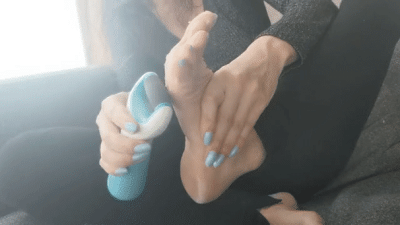 Sammy Shaves The Soles Of Her Feet