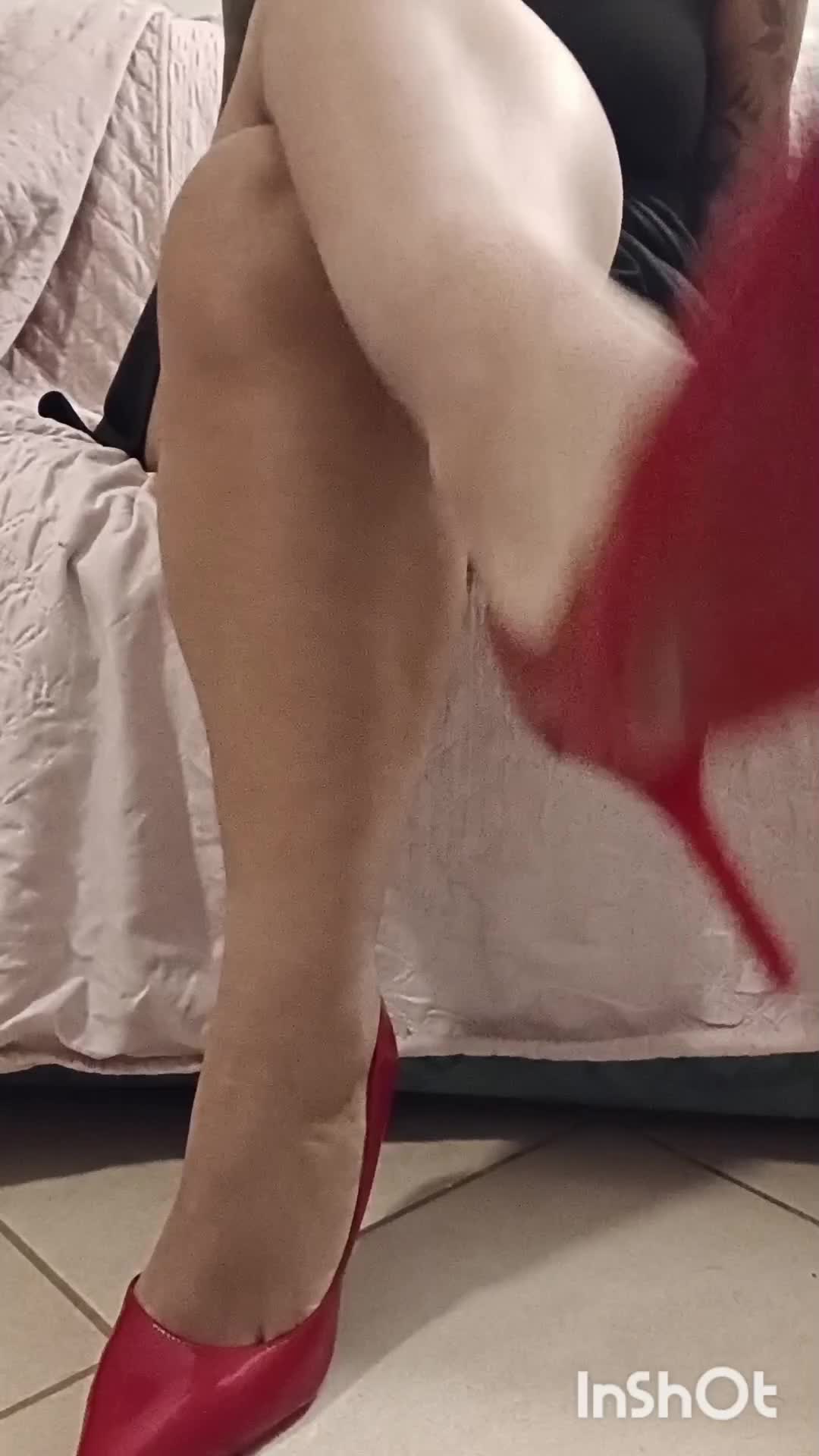 Bare Legs & Red Stilettos -- Toe Tapping, Dangling & Leg Crossing