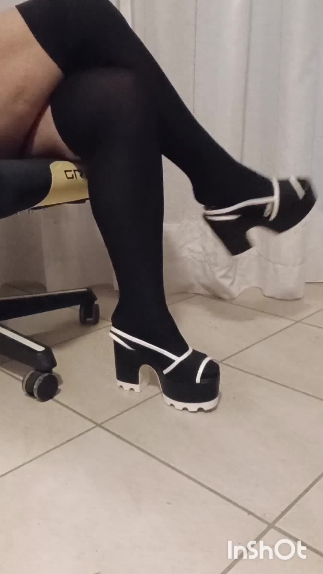 Side Calf Flex In Blue Chunky Heels & Stockings