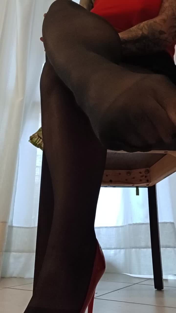 POV From Below - Soft Crossed Legs, Tiptoe & Gentle Sole Tease