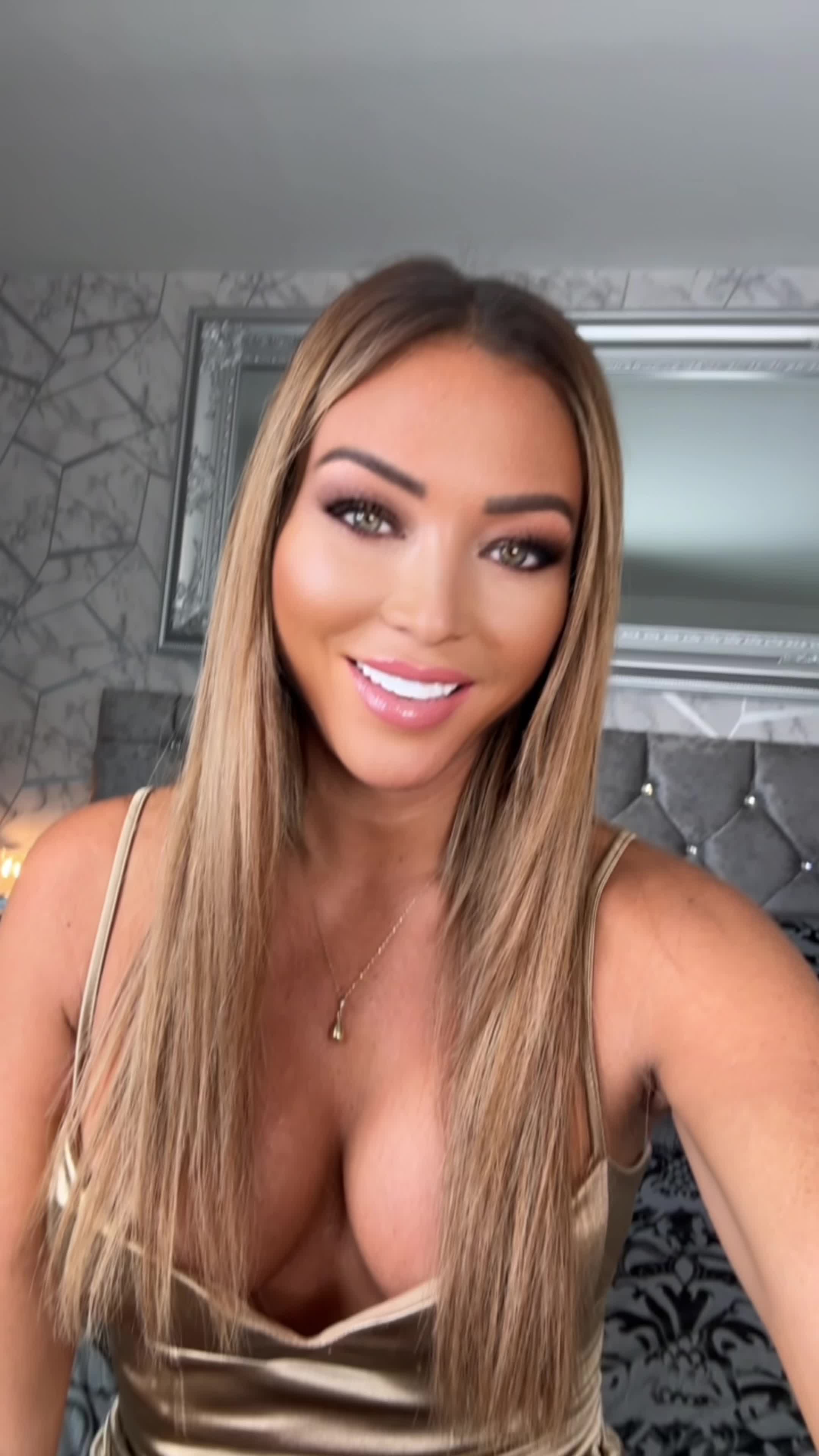 Shiny Satin Queen Natalia