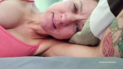 Massive Wakeup Piss With Queengoddesskatie