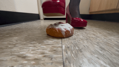 Heels V Cinnamon Roll