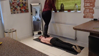 Trample Small Slave In Heeled Boots