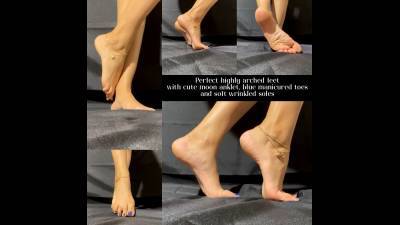 Perfect Highly Arched Feet With Cute Moon Anklet, Blue Manicured Toes And Soft Wrinkled Soles