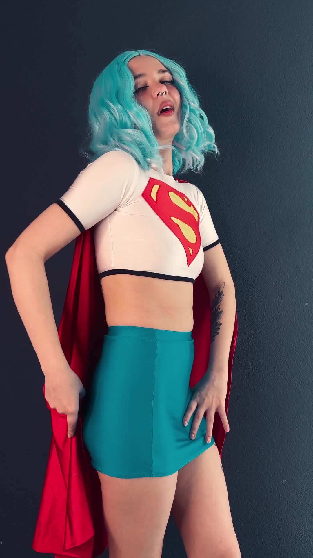 Pin-Up Supergirl- The Temptation Of Dancing