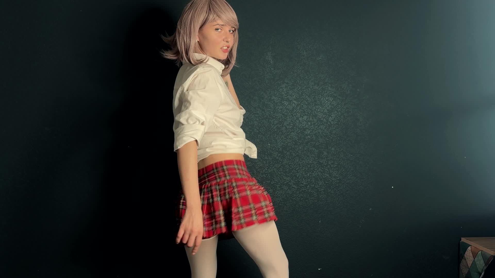 Twerking Schoolgirl- Ass And Pussy Flashing