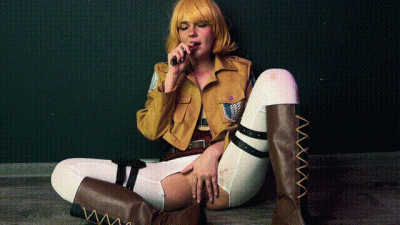 Attack On Titan Cosplay Historia Reiss Smoke And Tease