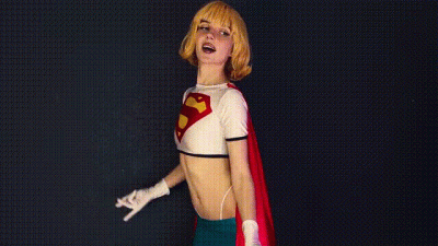 Pin-Up Supergirl Cosplay Free Dance