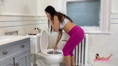 Help, I Clogged The Toilet! 4K