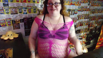 Here She Cums Now
