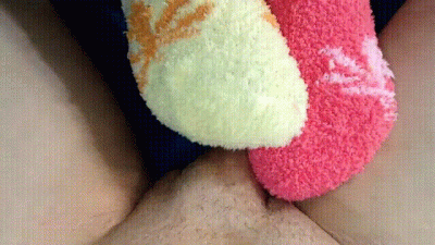 Wh Fuzzy Socks Job