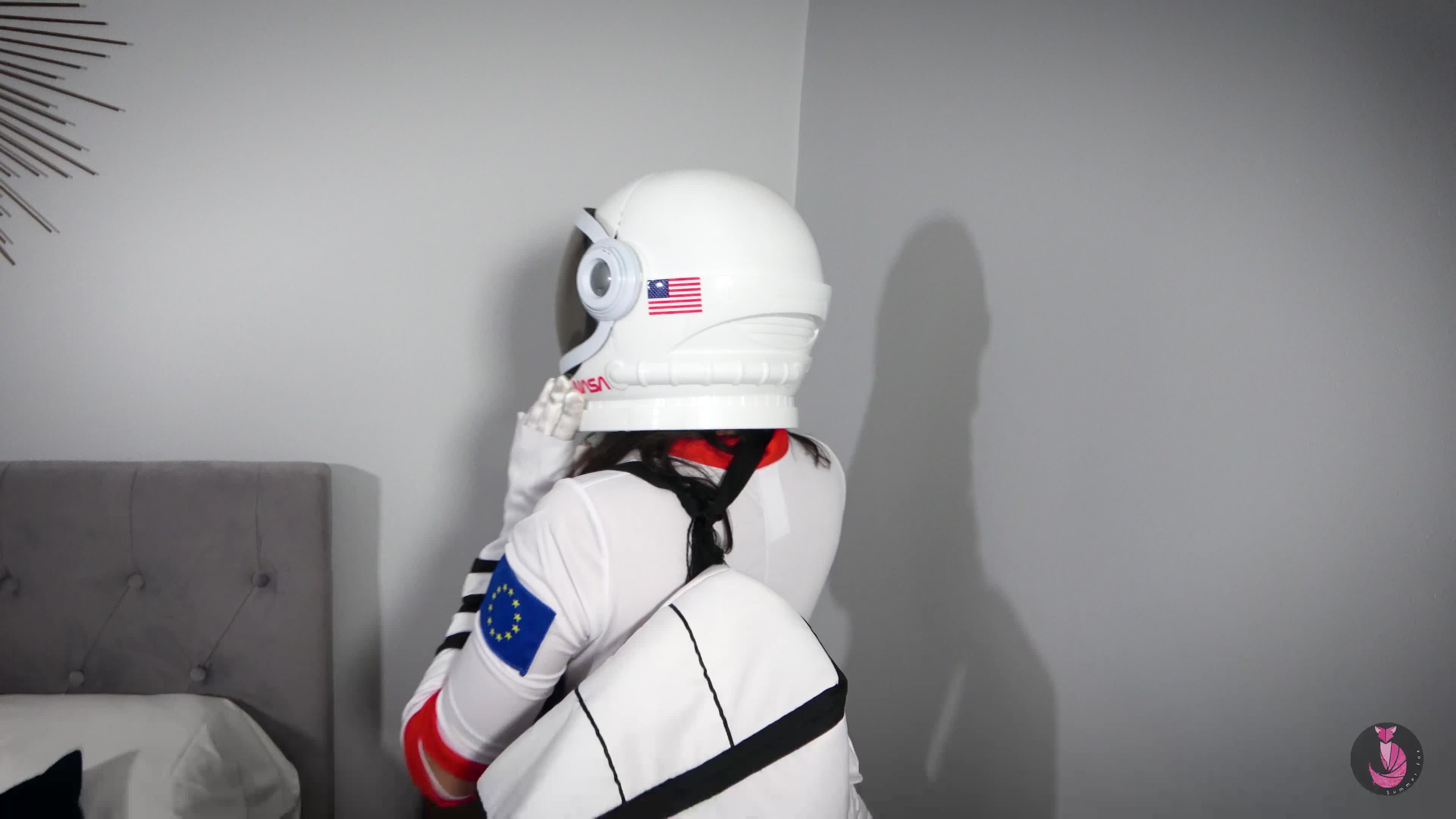 Astronaut Fucked By Alien Cock
