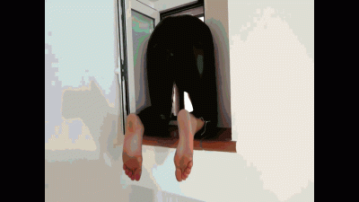 Girl Thief Eating Stuck In A Narrow Window