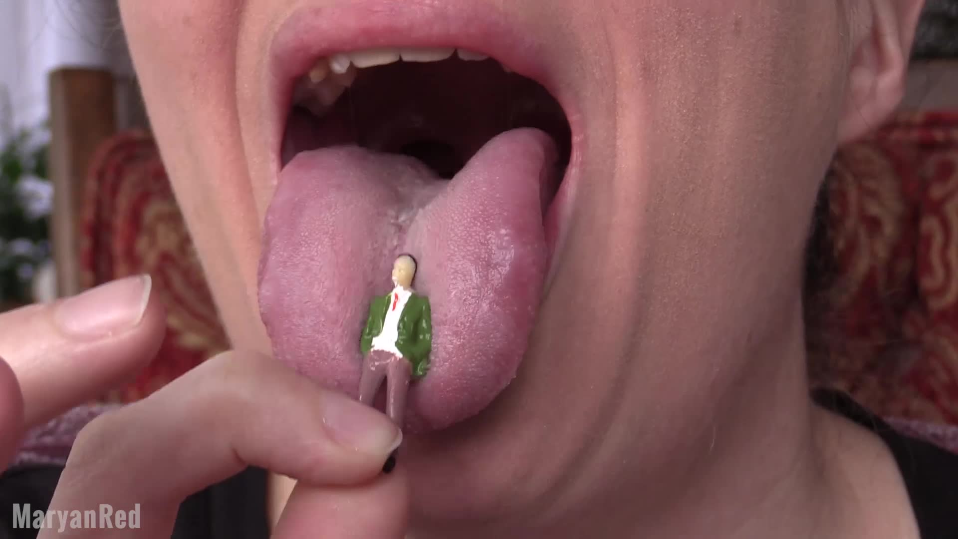 Giantess Oral Fun With Tiny Men