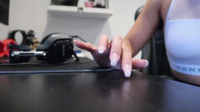 Mesmerising Table Finger Tapping