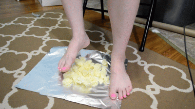 Lola Makes Mashed Potatoes