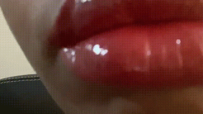 Giantess Puckering Lips For Kiss Shorty