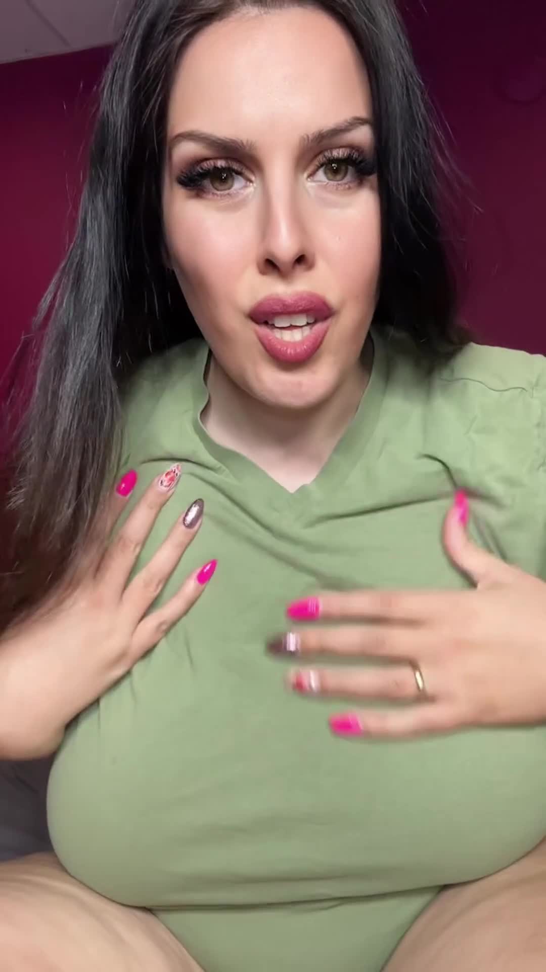 Stepmommy Say:Your Hand Is Hurt Let Stepmommy Jerkoff You