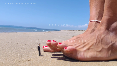 Giantess And Tiny In The Sand