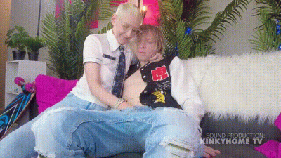 Kinky Fast Jerking Off And The Wild Holding His Neck