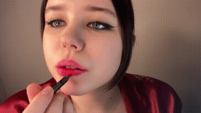 Red Glossy Lips Addiction