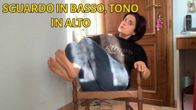 "Sguardo In Basso, Tono In Alto"