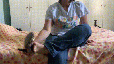 Rocking My Gucci Shoes Wearing A Pair Of Wrangler Jeans Video With Toe Tapping Scene