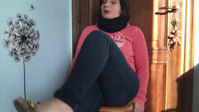 Foot Slave Trainer: Pulisci Le Suole Delle Mie Scarpe