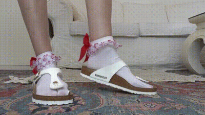 Drop Pads In Toe Separator Slippers With And Without Socks