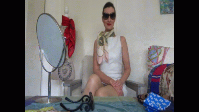 In The Fitting Studio For Silk Scarves: Trying On Headscarves And Neckerchiefs