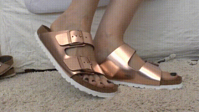 The Comparison Of Old Cheese Slippers And New Slippers