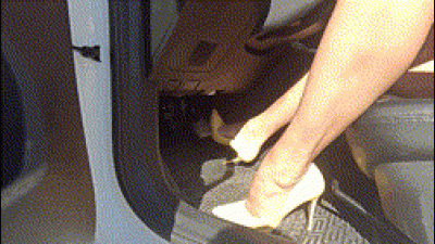 Big Tits Bounce When I Can't Start My Car And Pedal Press
