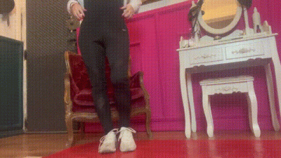 Mistress Lily Dupon T: Foot Smelling