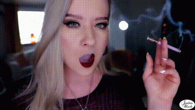 Close-Up Smoking Sobranie Cocktail