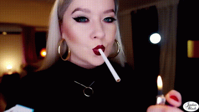 Burgundy Matte Lips On A Misty 120S