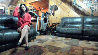 MILF Strips Nude And Poses Roleplay