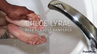 Chloe Lyrae Gets Her Feet Pampered