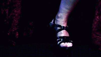 Alicia Rhodes Incorporates Fisting And Strapons Into Her Shows