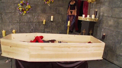 Gemma Massey Masturbates In Lesbian Vampirre Scene