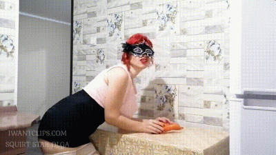 Olga Fucks Herself With A Carrot And Pisses On The Table