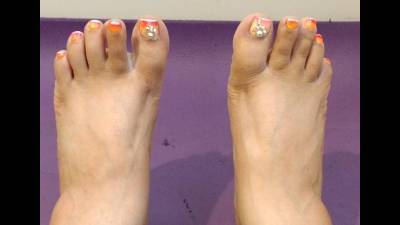 BBW Latina Femdom Dirty Feet On Dashboard