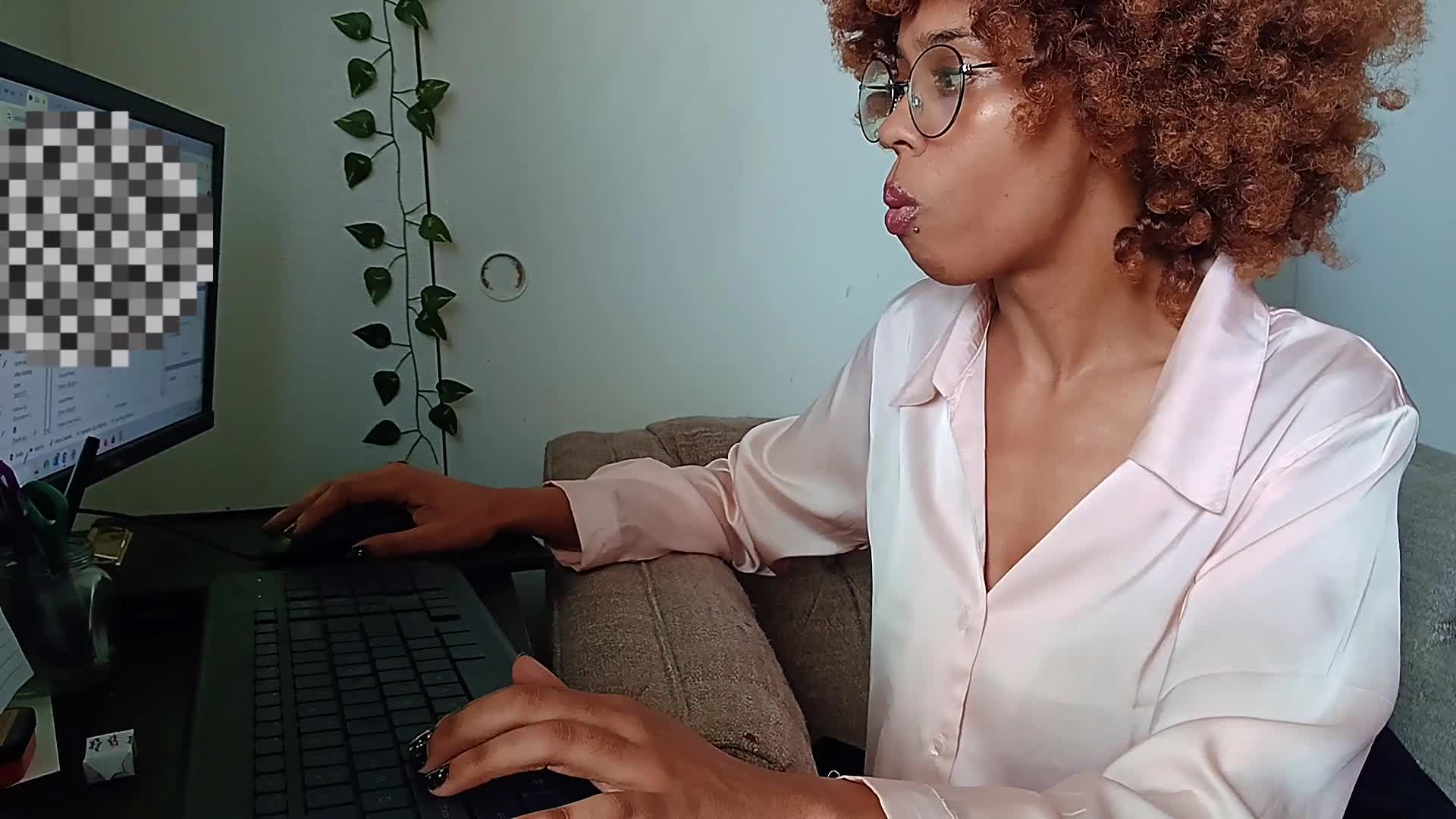 Fly On The Wall ASMR Typing & Bubble Gum Control