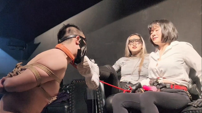 Shuang Nu Wang Wan Huai Han Nian Nai Jiao Jian Gou Nu Xie Di Wa Zu Chi Jiao Chong Bai Double Domme Feet Worship Strap On Training