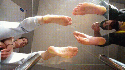 Giant/ Giantess Couple Underglass