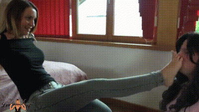 Massiere Meine Fusse, Geknebelte Sklavenbitch!