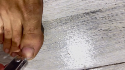 Giant Shows How He Clean His Big Perfect Feet