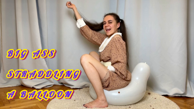 I Jumped On A White Balloons With My Beautiful Butt 4K