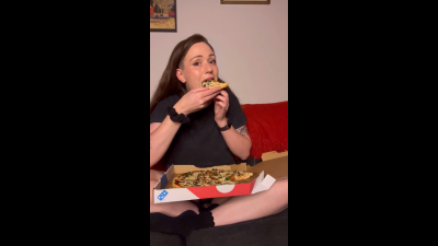 Eating A Whole Pizza & Gently Mocking You