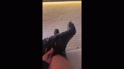 Glanzende Stiefel Und Mein Arsch In Leder Machen Dich Pleite
